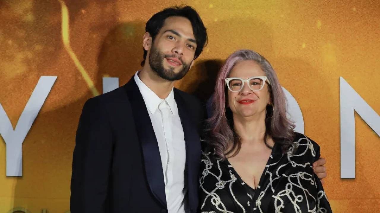 Diego Calva y su madre