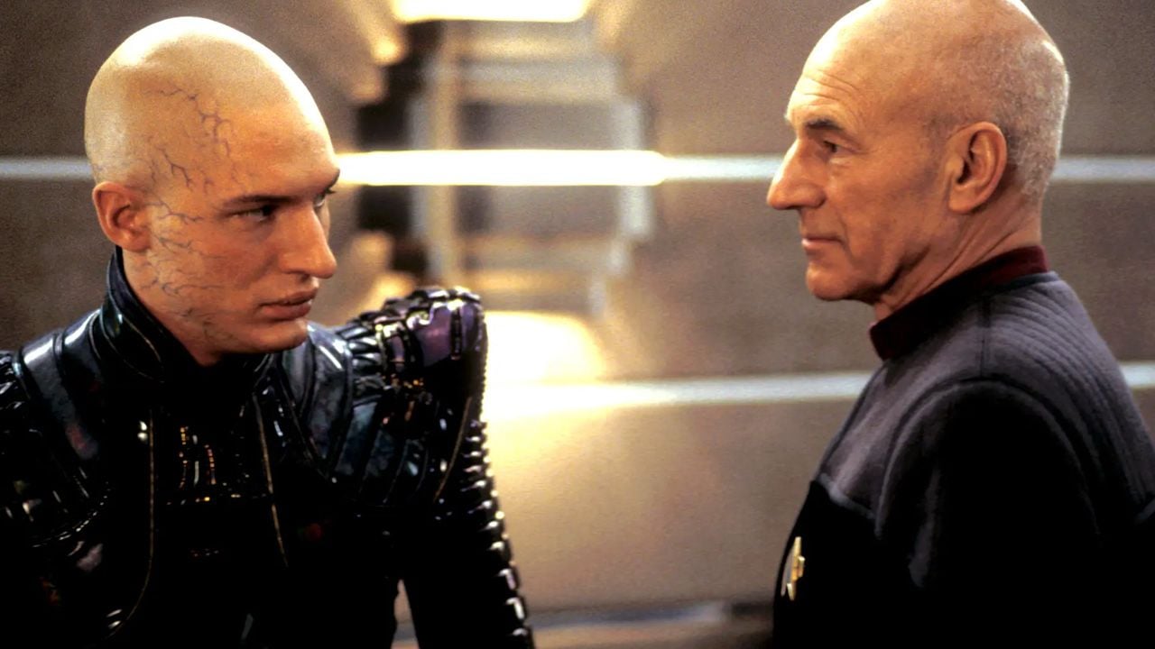 Tom Hardy con Patrick Stewart en 'Star Trek: Nemesis' (2003).