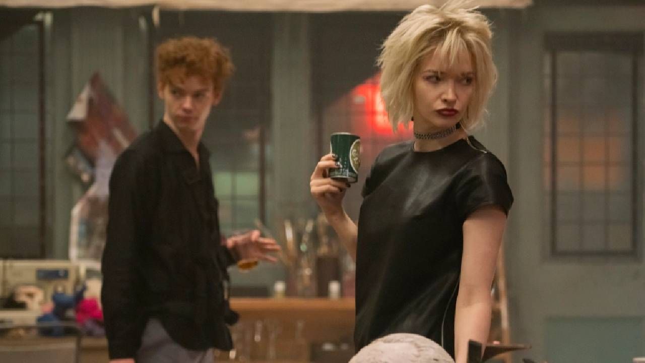 Tallula Riley como Vivienne en 'Pistol'