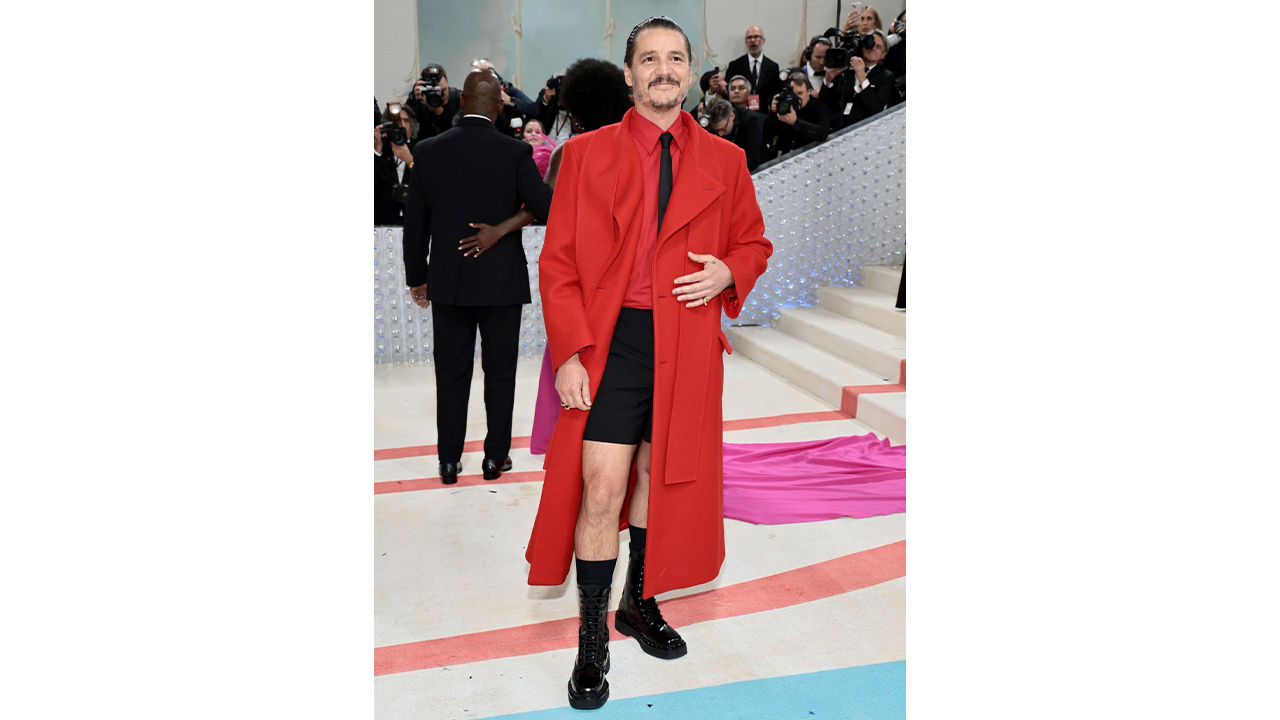 Pedro pascal appeared without pants at the met gala 2023