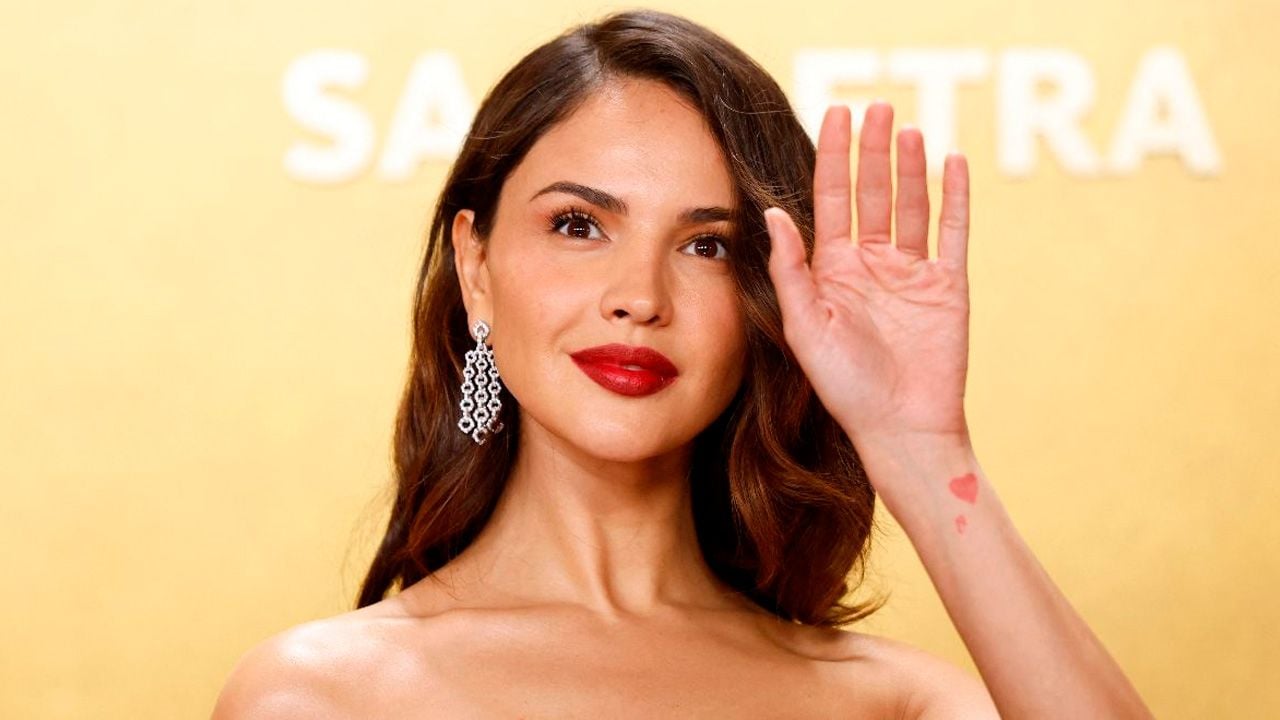 Artistic Eiza González's Body Transformation For 'iron Jane' Is Unlike Anything She's Done Before Landscape for Your Screen Artistic Eiza González's Body Transformation For 'iron Jane' Is Unlike Anything She's Done Before Landscape for Your Screen