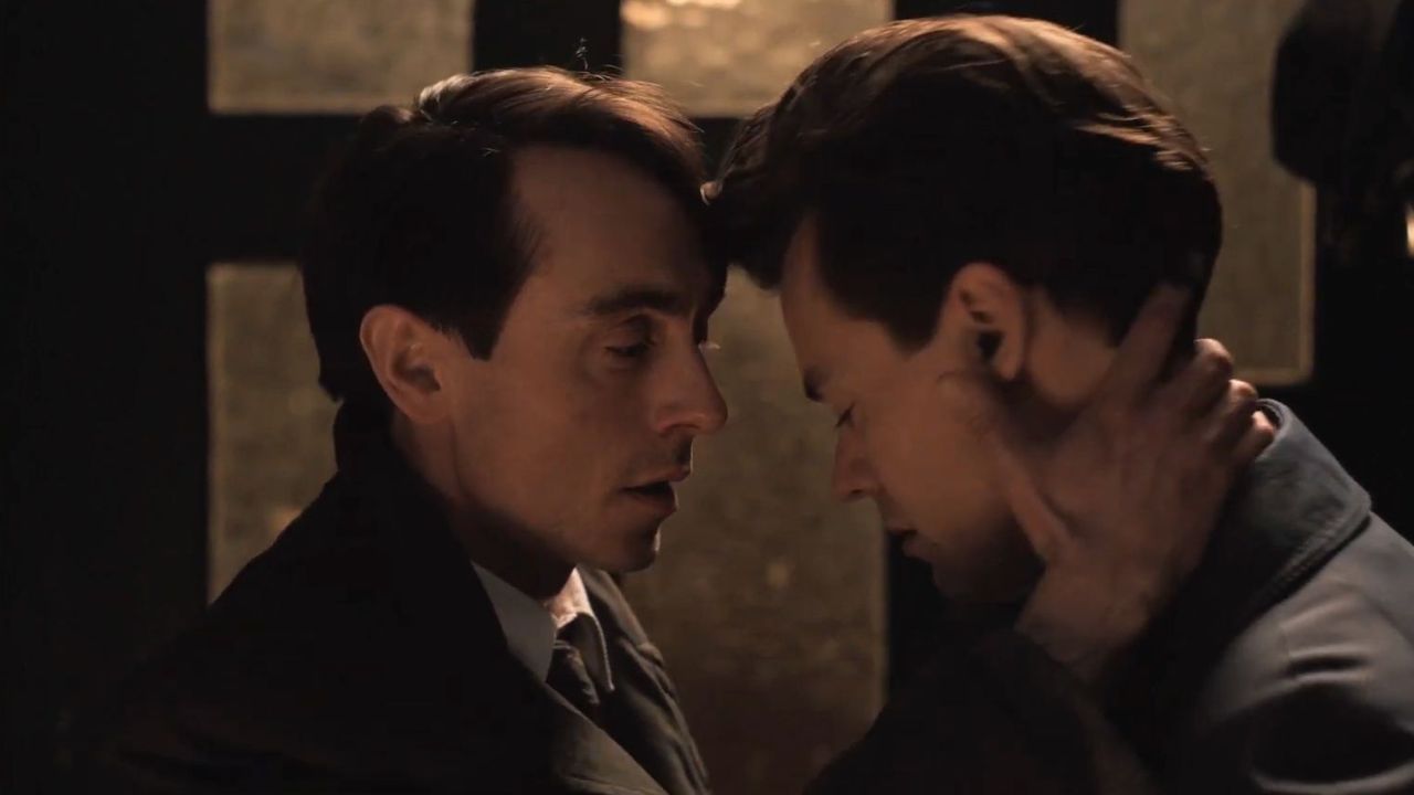 David Dawson y Harry Styles en una escena de 'My Policeman'.