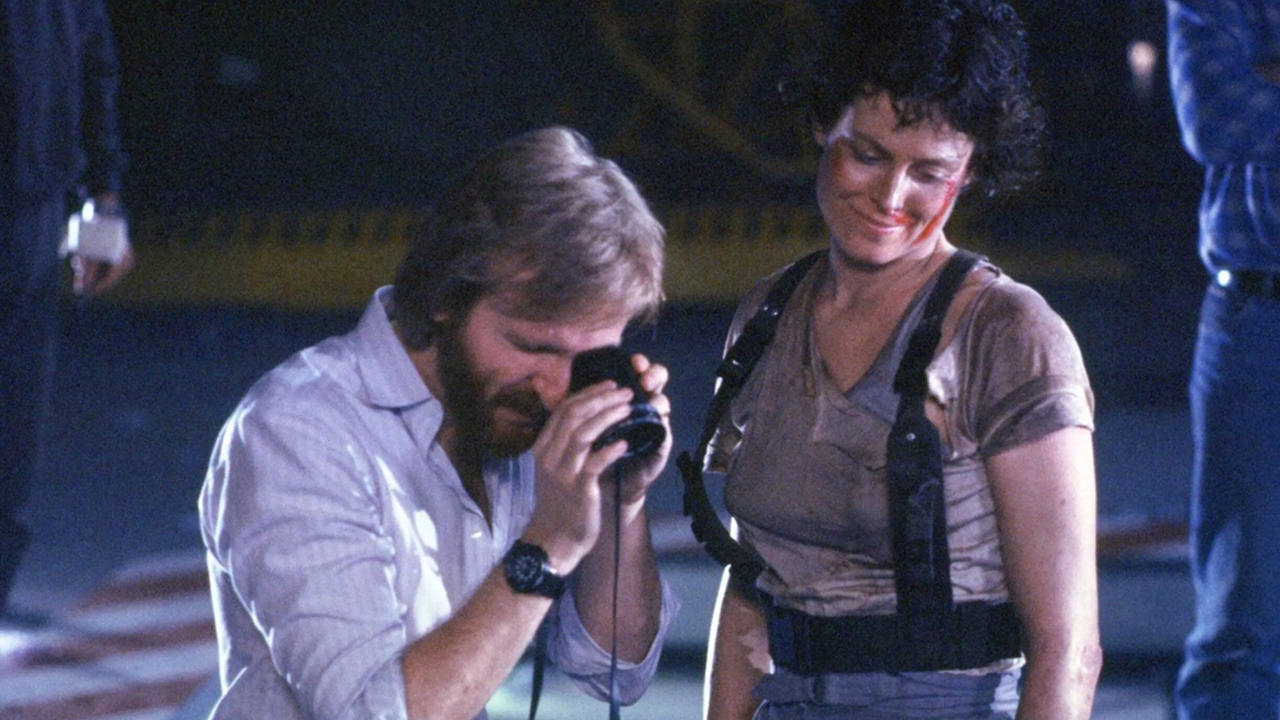 Cameron y Weaver en las grabaciones de 'Aliens: El regreso'.