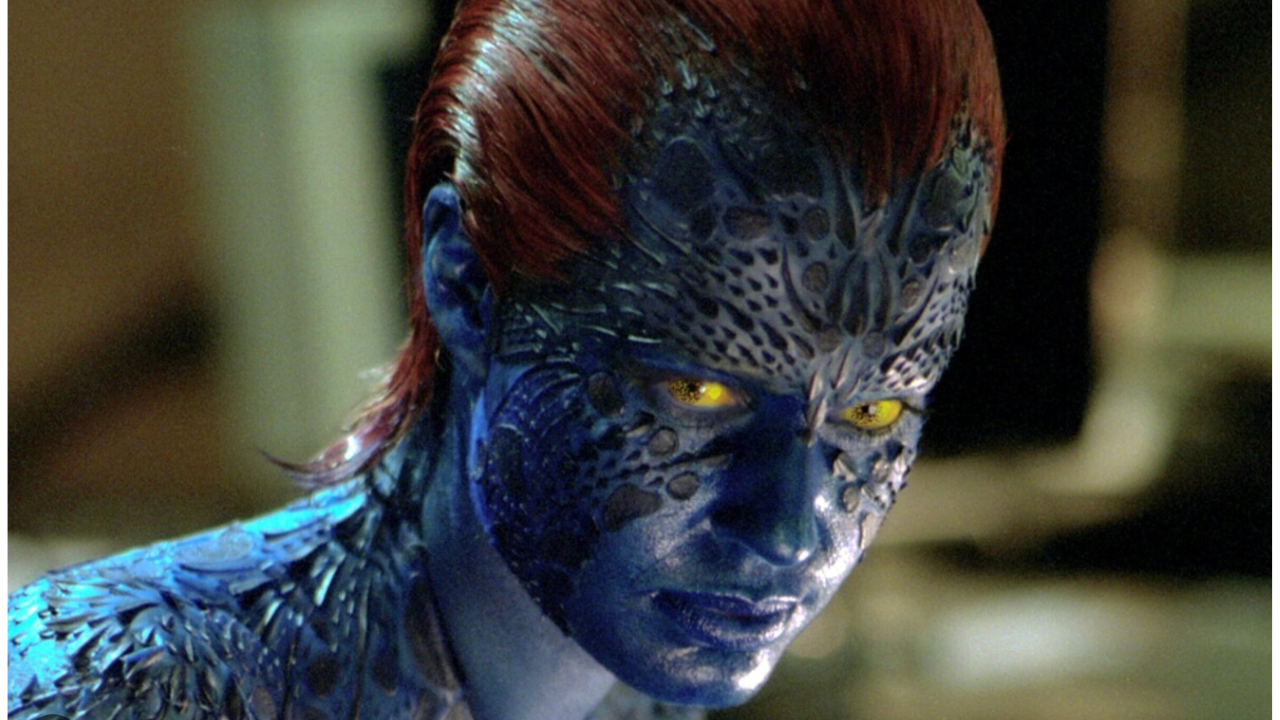Rebecca Romijn  en su personaje de Mystique. 