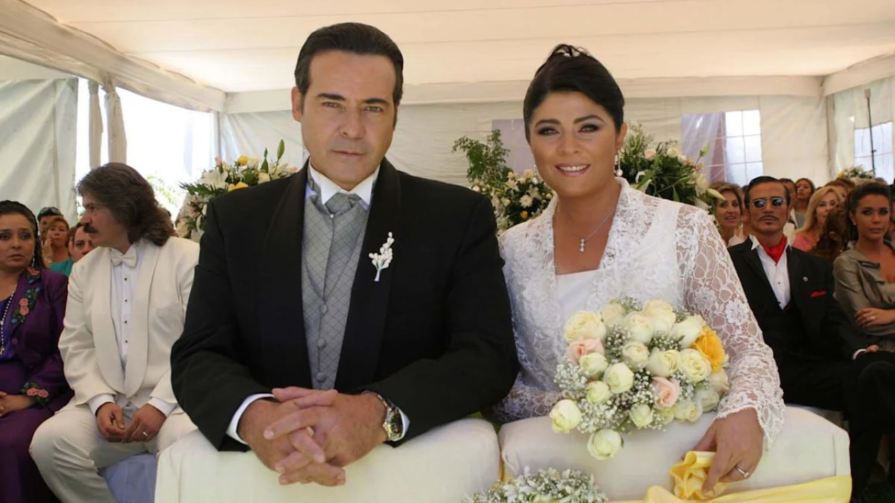 Victoria Ruffo y César Évora.