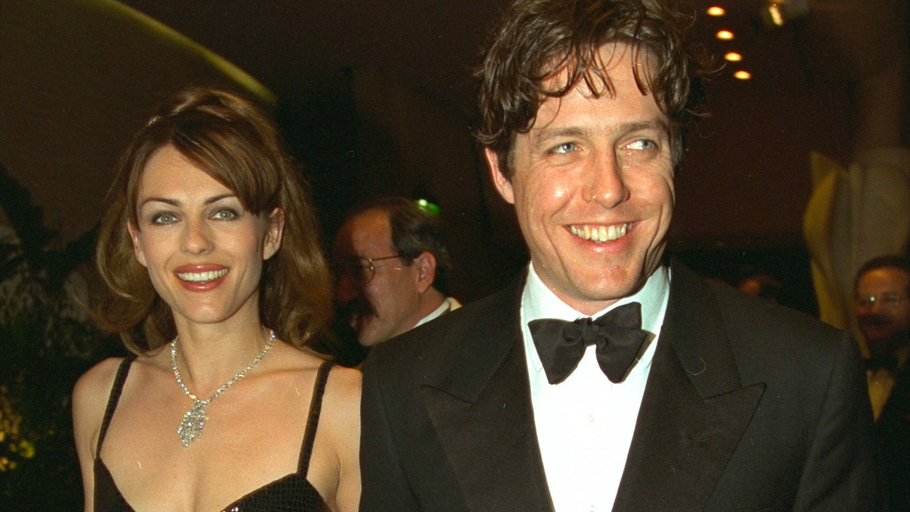 Hugh Grant y Elizabeth Hurley.