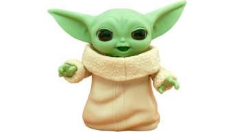 Muñeco Hasbro de baby Yoda
