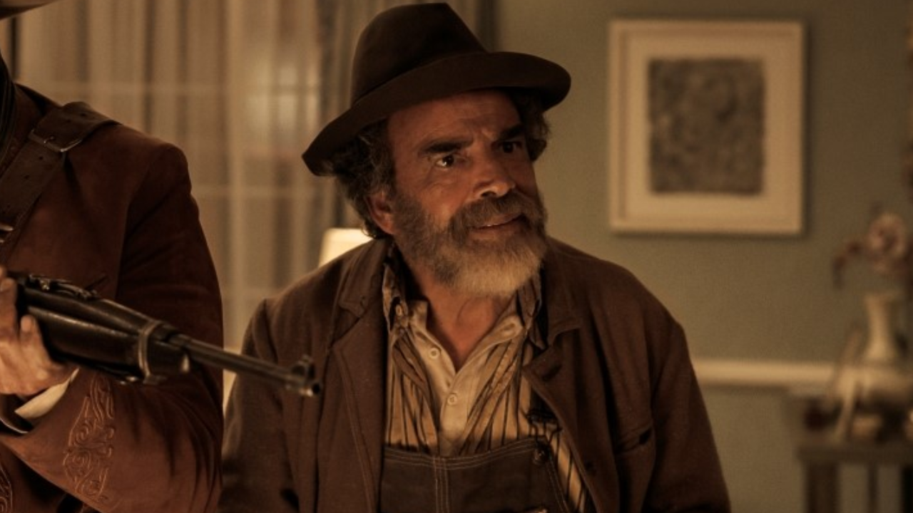 Rosendo es el minero que simboliza al trabajador rural, cuyos anhelos son devorados por el feroz capitalismo.