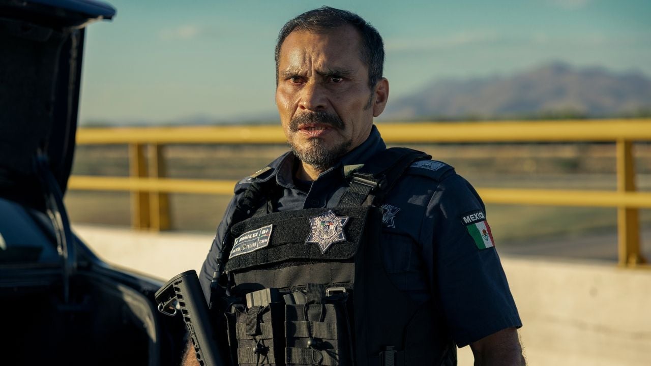 Noé Hernández como Héctor Rosales.