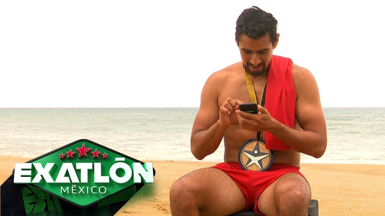 Pato Araujo hablando con su familia.