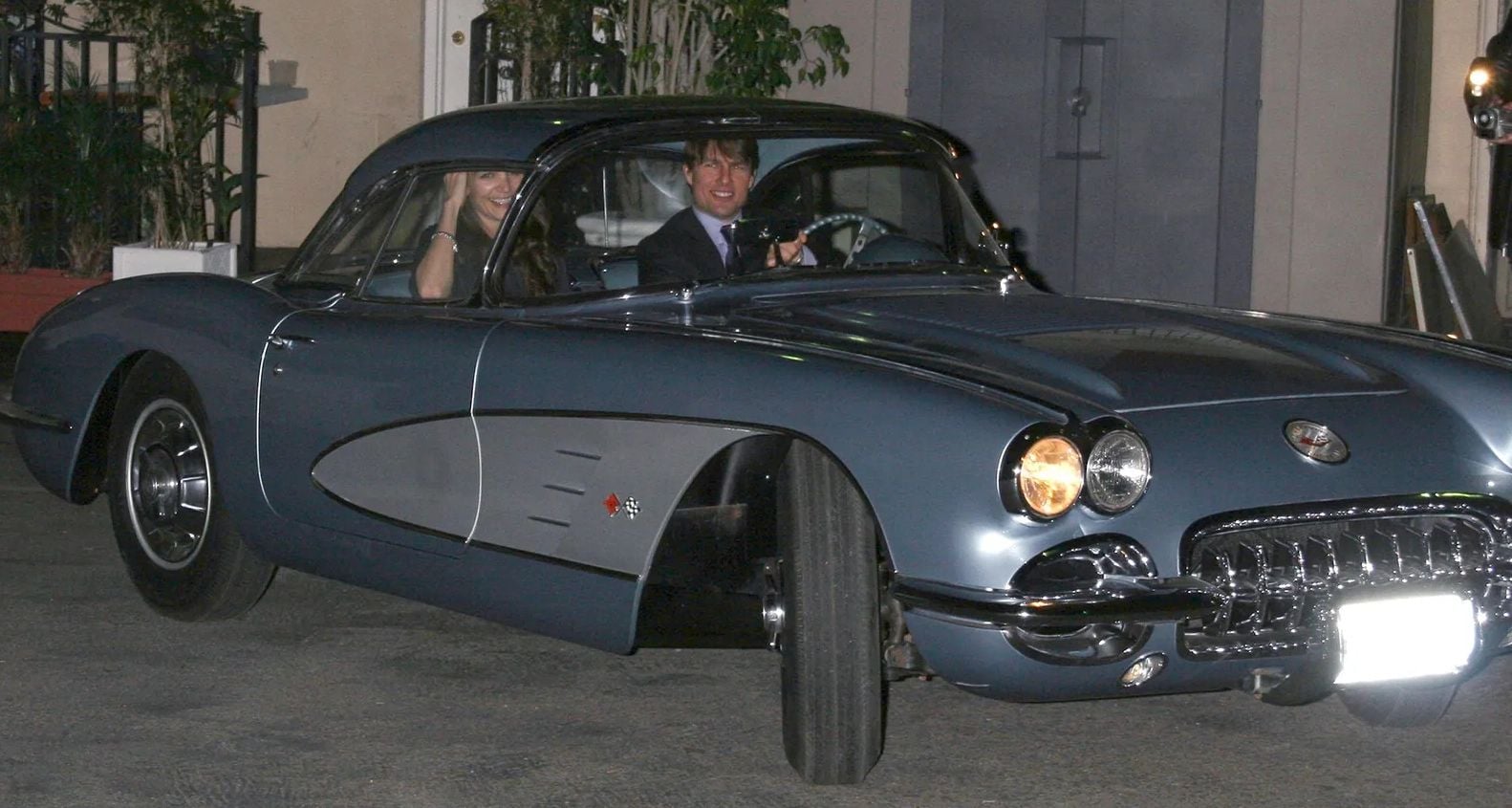 Tom Cruise en su Chevrolet Corvette C1 del año 1958.