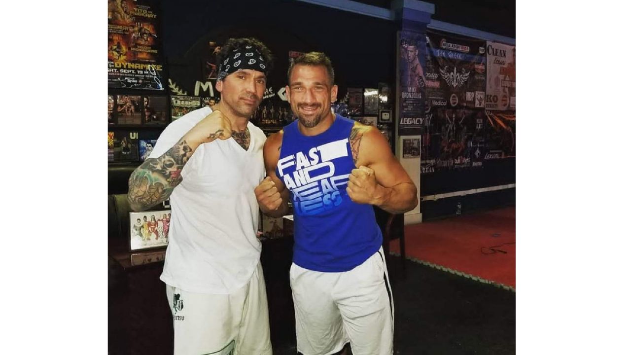 Mike Bronzoulis compartió una imagen para despedir a su amigo