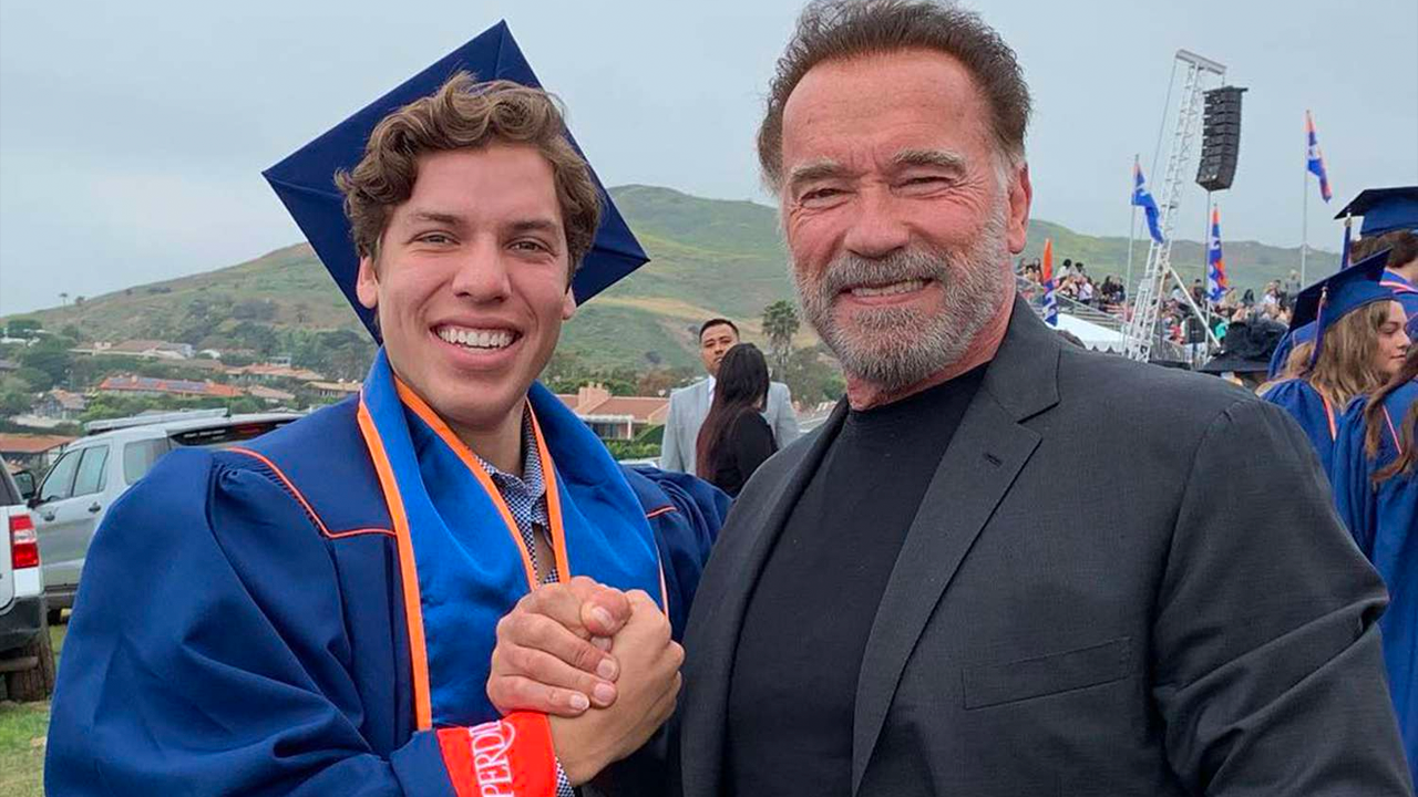 Arnold Schwarzenegger y su hijo Joseph Baena.