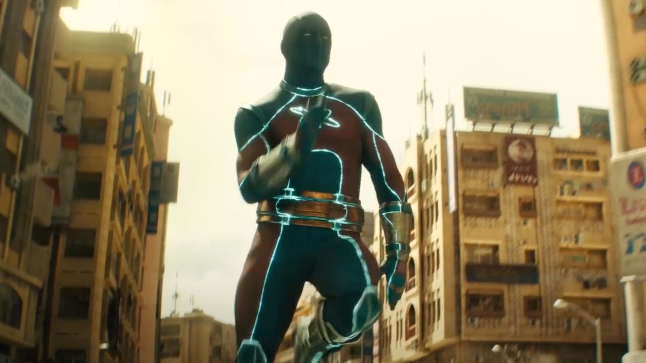 Noah Centineo como Atom Smasher.