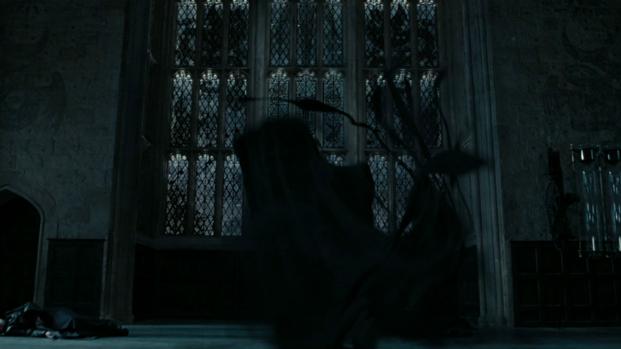 Severus Snape usando vuelo sin apoyo para escapar.