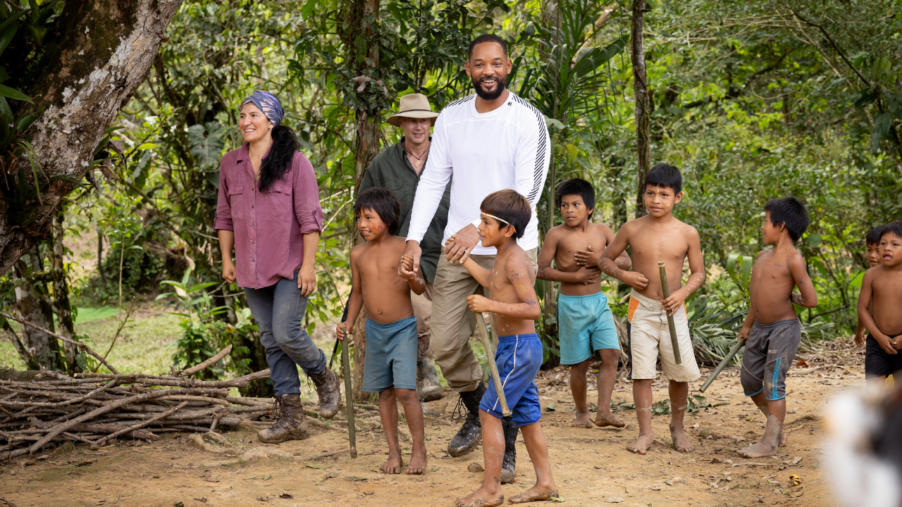 Will Smith y niños de la comunidad Waorani