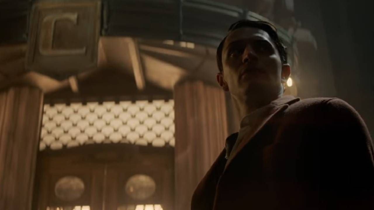 Colin Woodell es Winston