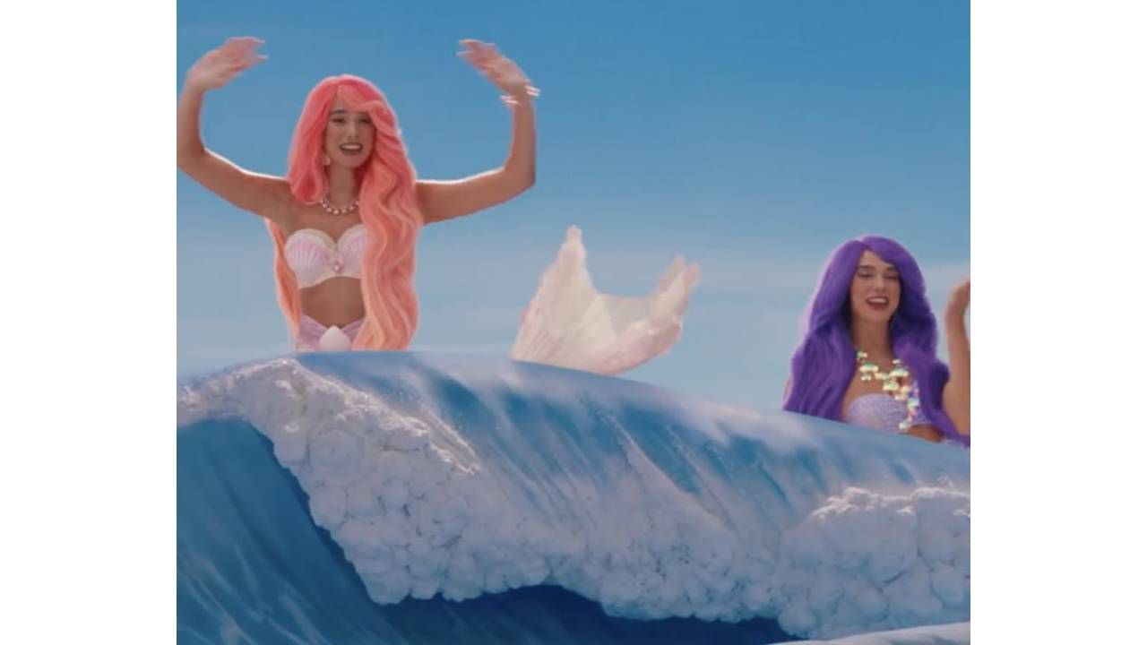 Dua Lipa en el mar de Barbieland