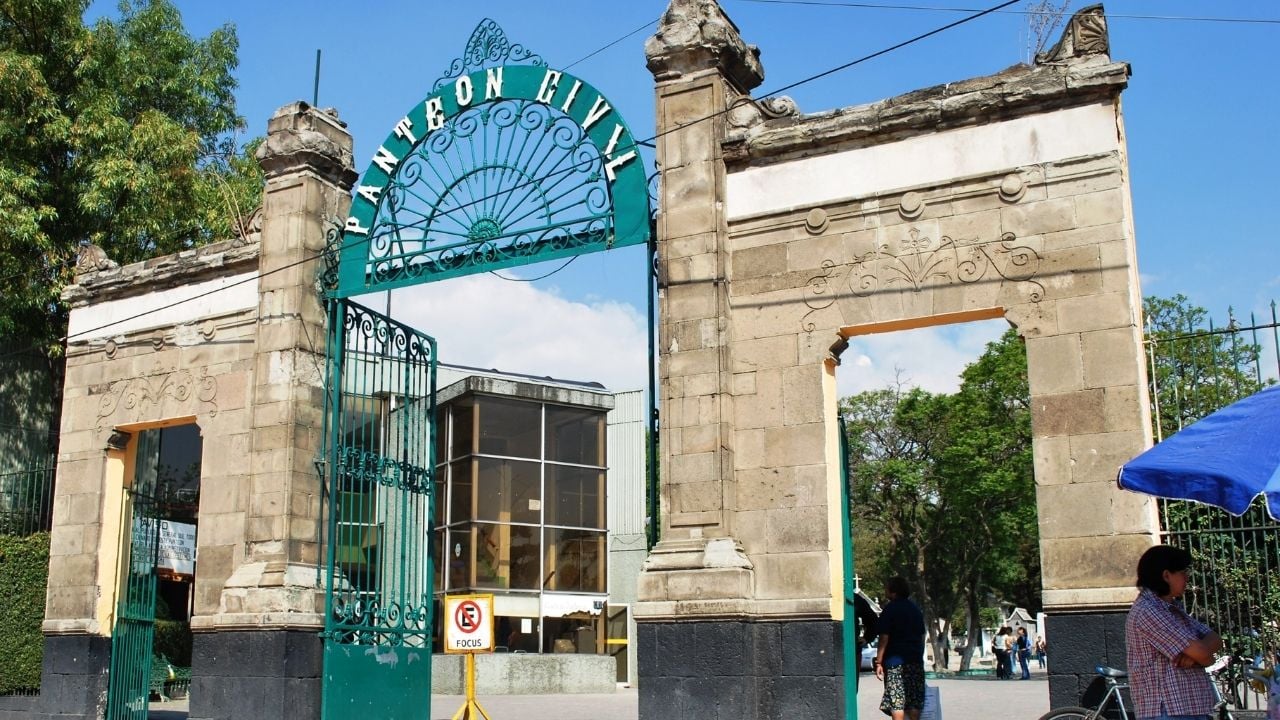 Panteón Civil de Dolores