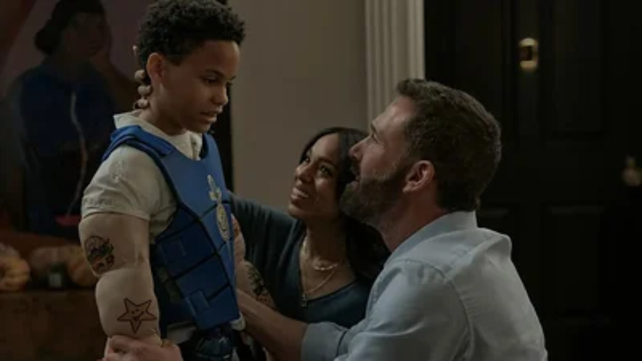 Kerry Washington y Ben Affleck acompañados de Christopher Woodley