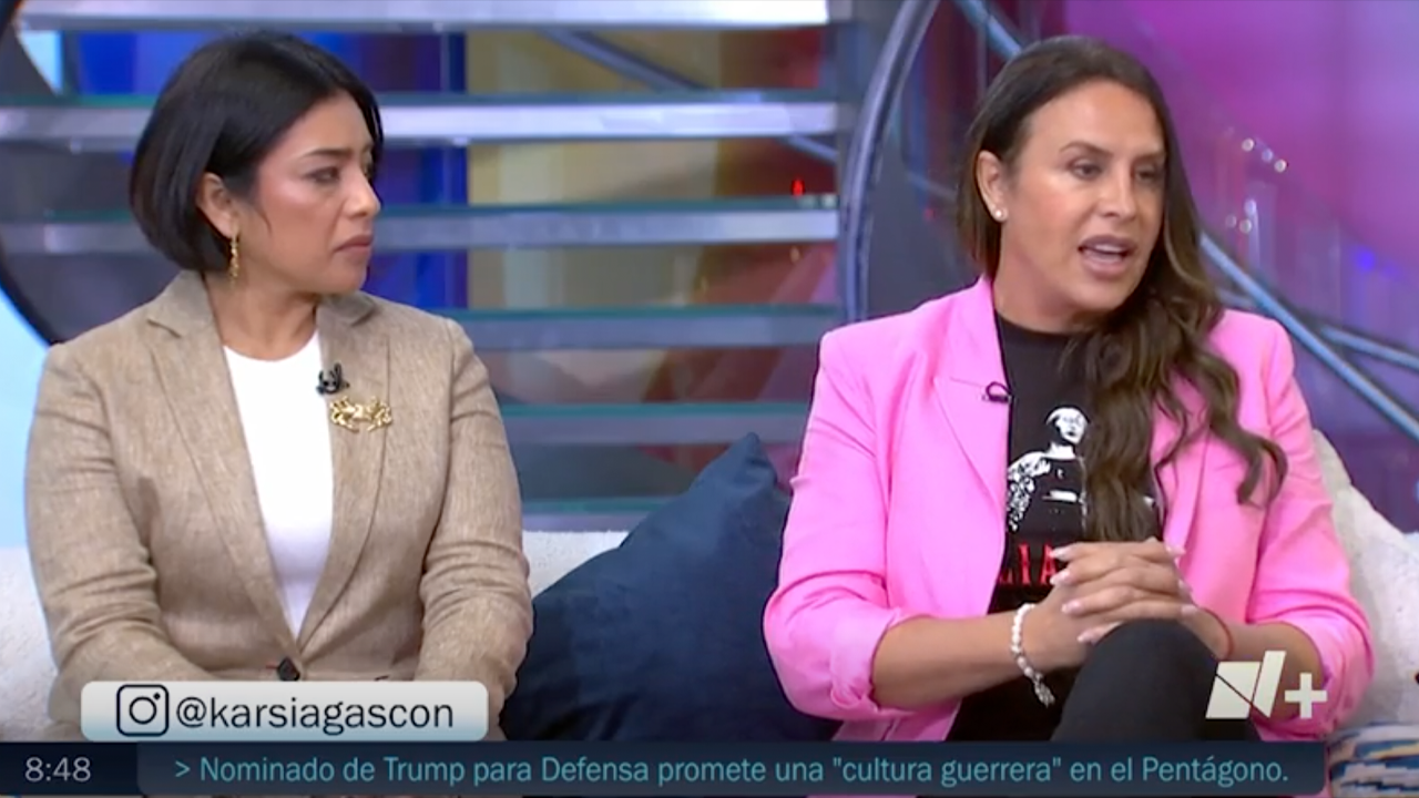 Adriana Paz y Karla Sofía Gascón.