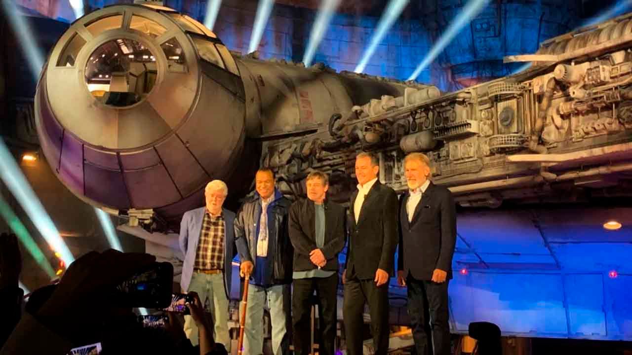 Mark Hamill y Harrison Ford inauguran 'Star Wars Galaxy's Edge' en