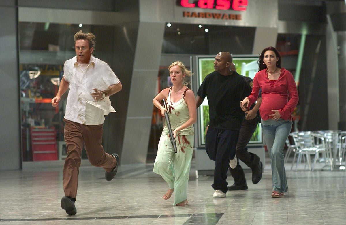 Sarah Polley and fellow survivors run through the mall in Dawn of the Dead