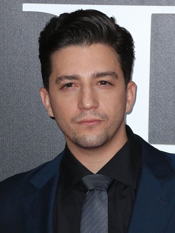 John Magaro Su biografía