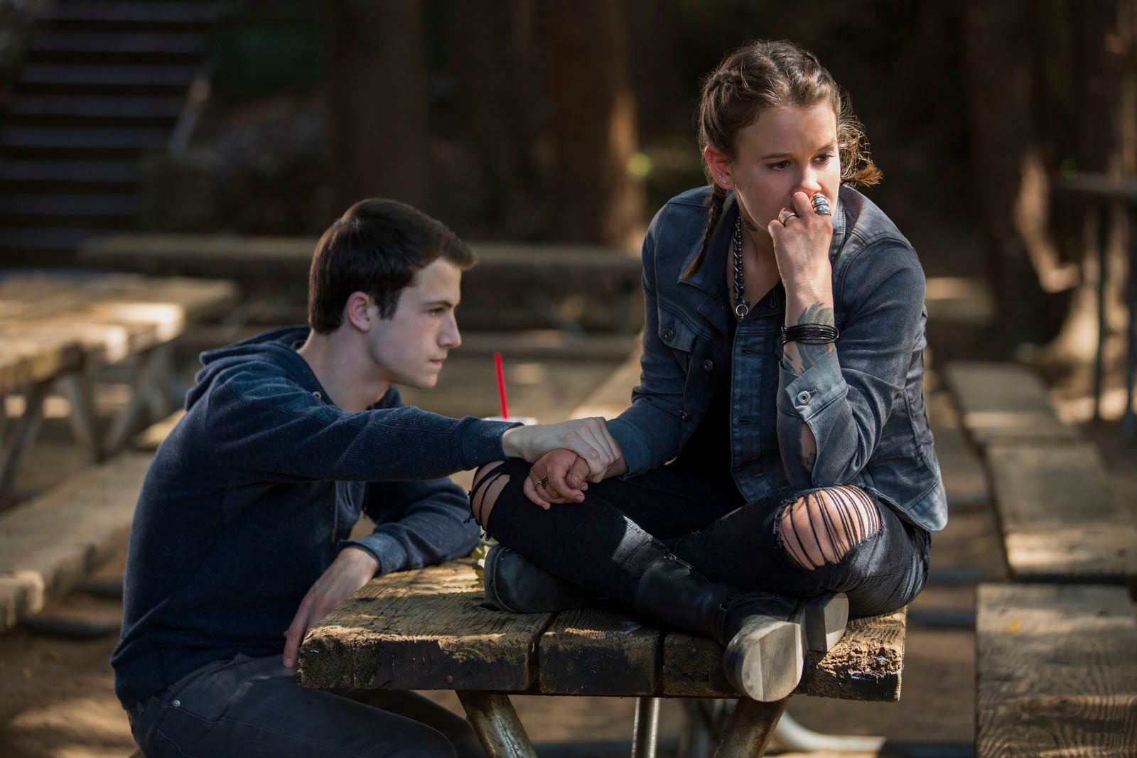 13 Reasons Why 13 Reasons Why Foto Dylan Minnette Sosie Bacon 13 reasons why 13 reasons why foto dylan minnette sosie bacon