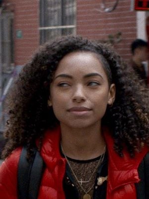 Foto de Logan Browning - Póster Logan Browning - Foto 12 de 43 ...