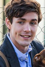 Jonah Hauer-King : Su biografía - SensaCine.com.mx