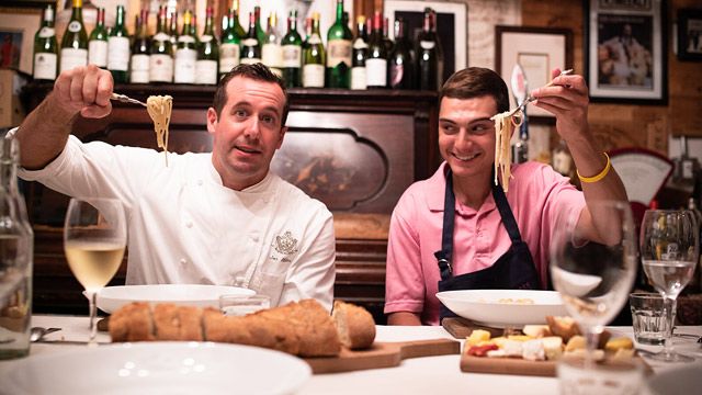 Ali Eats America : Foto