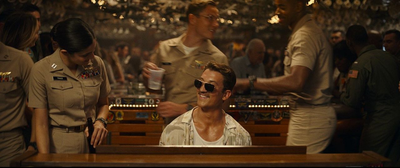 Top Gun: Maverick (Re-estreno) : Foto Miles Teller, Monica Barbaro