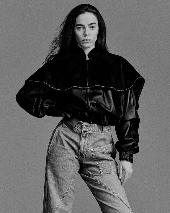 Póster Hailey Gates