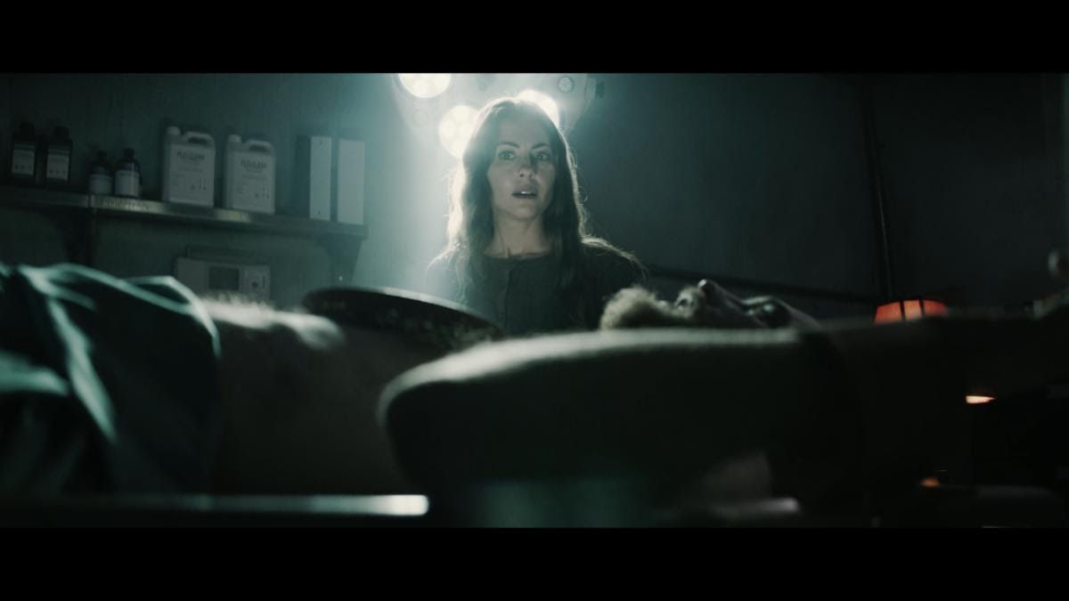 The Mortuary Assistant : Foto Willa Holland