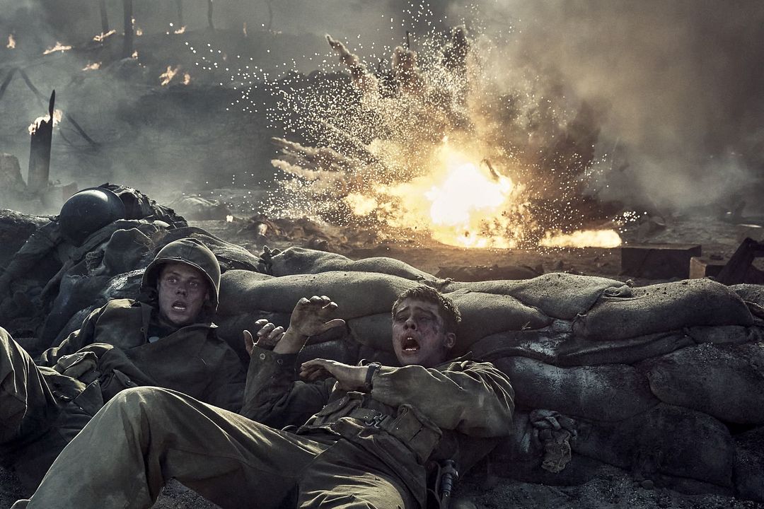 The Mosquito Bowl: Un partido en plena guerra : Foto Bill Skarsgård, Nicholas Galitzine
