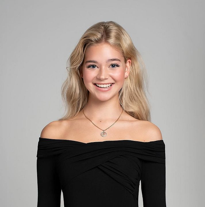 Póster Veronika Zhuravleva