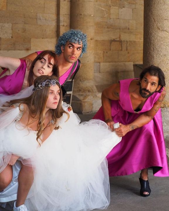 Vestida de blanco : Foto