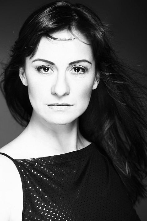 Póster Ella Becerra