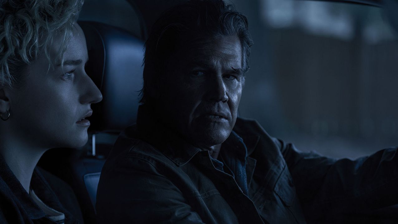 La hora de la desaparición : Foto Josh Brolin, Julia Garner
