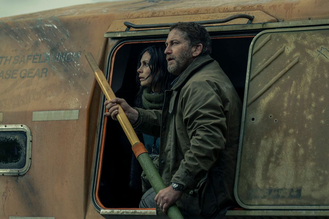 El Día del Fin del Mundo Migración : Foto Gerard Butler, Morena Baccarin