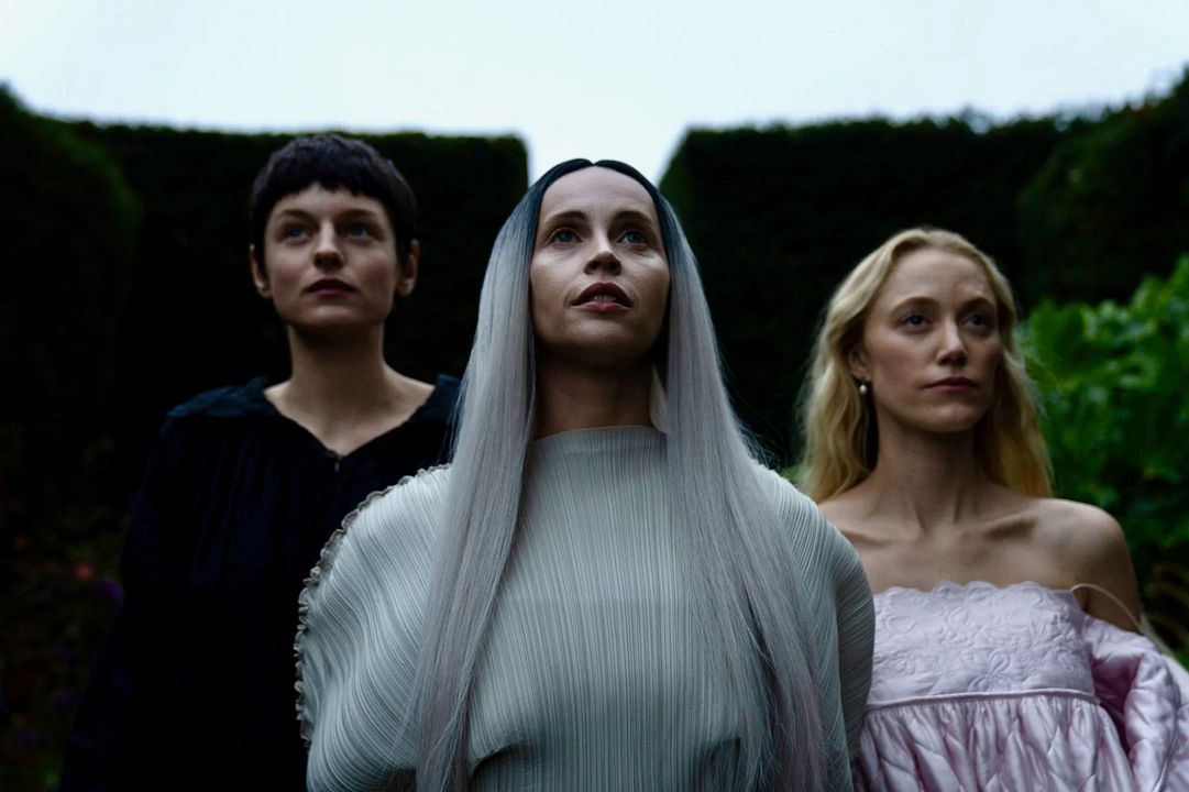 100 Nights Of Hero : Foto Emma Corrin, Felicity Jones, Maika Monroe