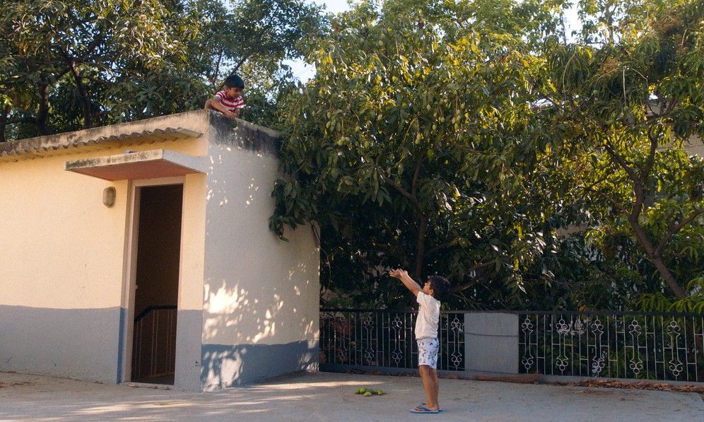 Don't Tell Mother : Foto