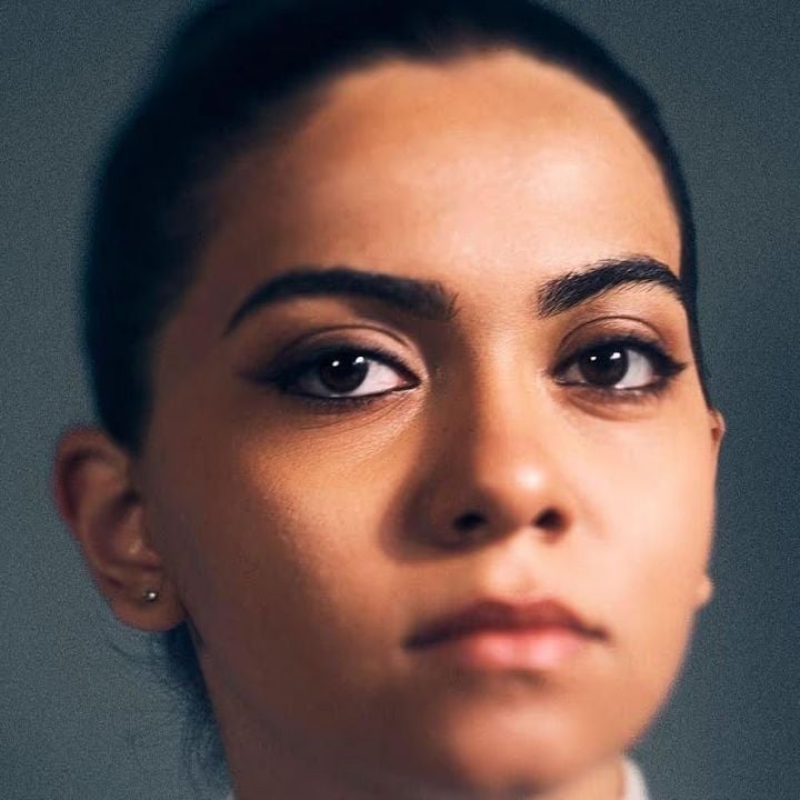 Póster Hadis Pakbaten