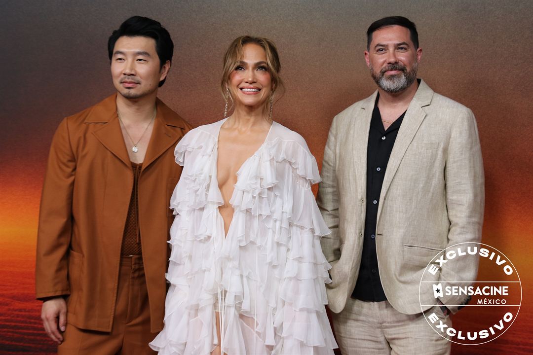 Atlas : Cobertura de revista Jennifer Lopez, Brad Peyton, Simu Liu