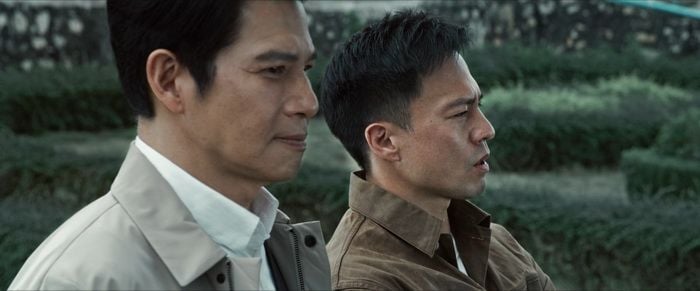 To Live Through Death : Foto