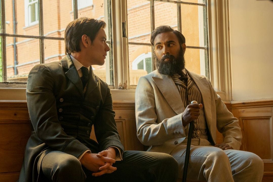 Enola Holmes 3 : Foto Himesh Patel, Louis Partridge