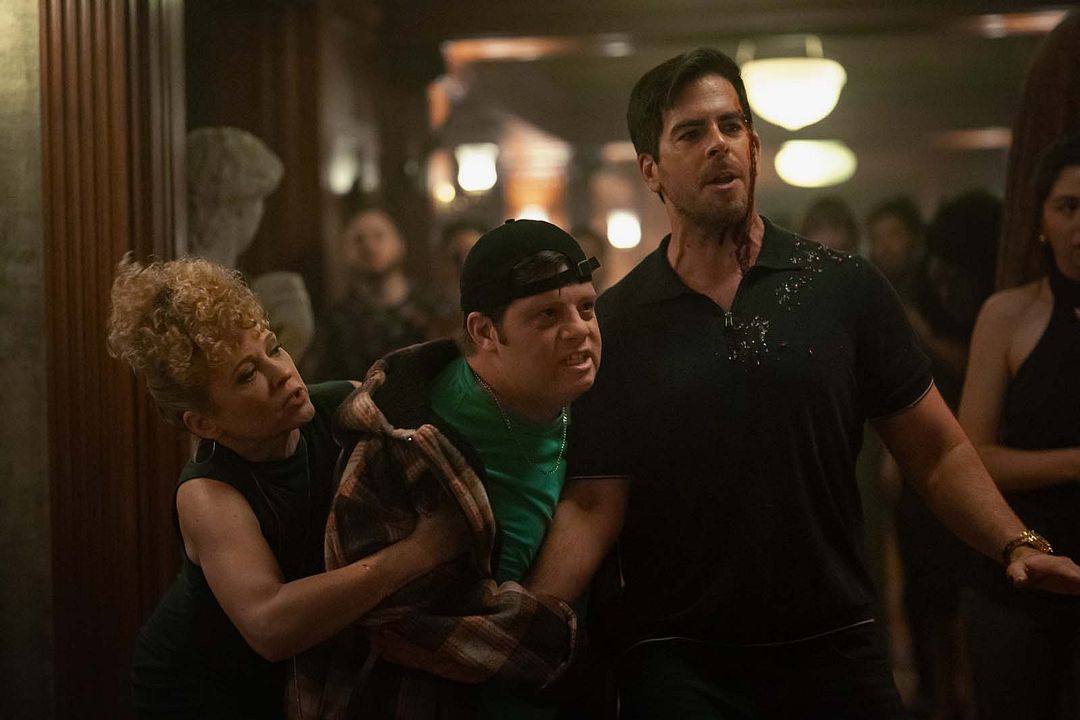 La noche siempre llega : Foto Zachary Gottsagen, Eli Roth