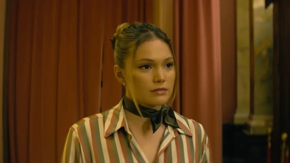 Un robo muy navideño : Foto Olivia Holt