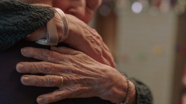 Familiar Touch : Foto